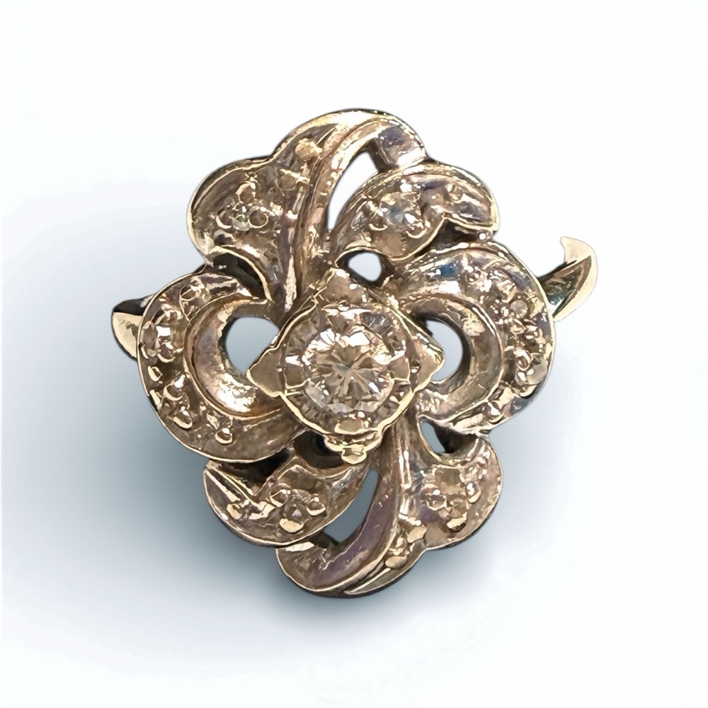 • VINTAGE Dazzling 14kwg Floral Ring with DIAMONDS •